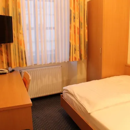מלון City Hotel Neuwied 3*